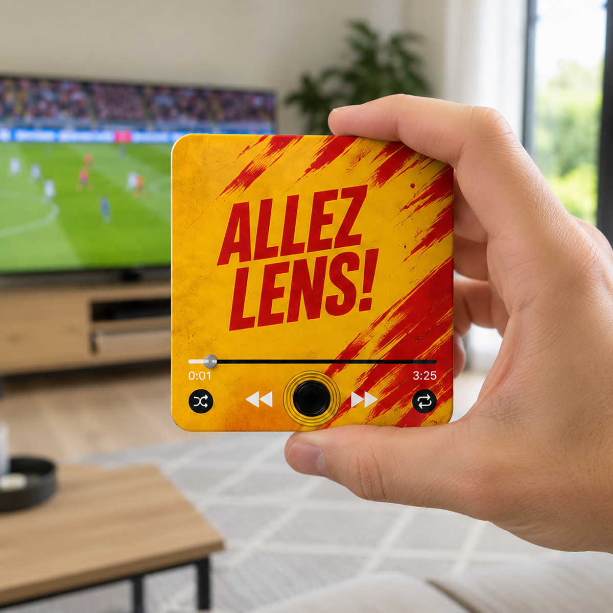 Lens magnete sonoro tenuto in mano