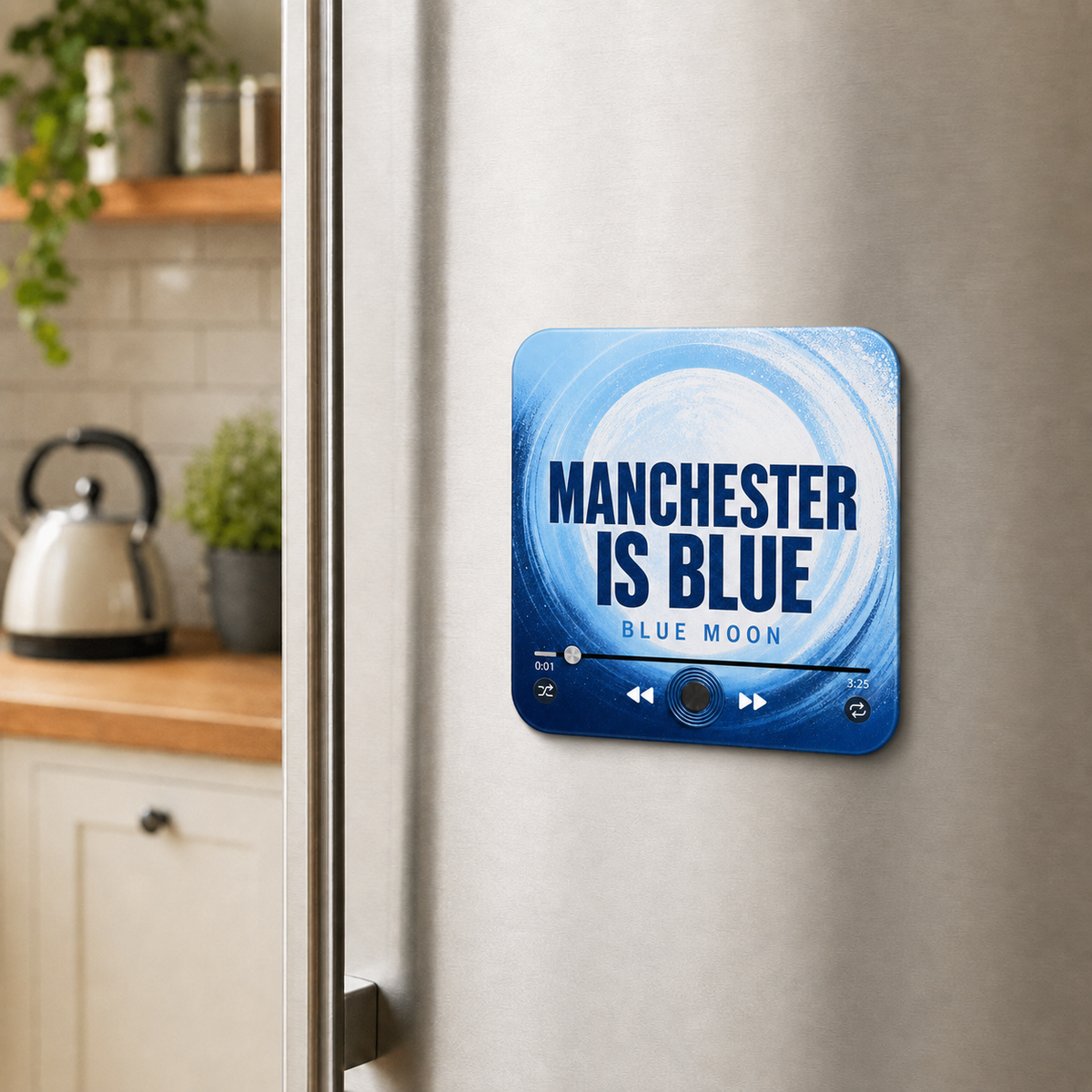 Manchester Is Blue magnete sonoro da calcio su un frigorifero