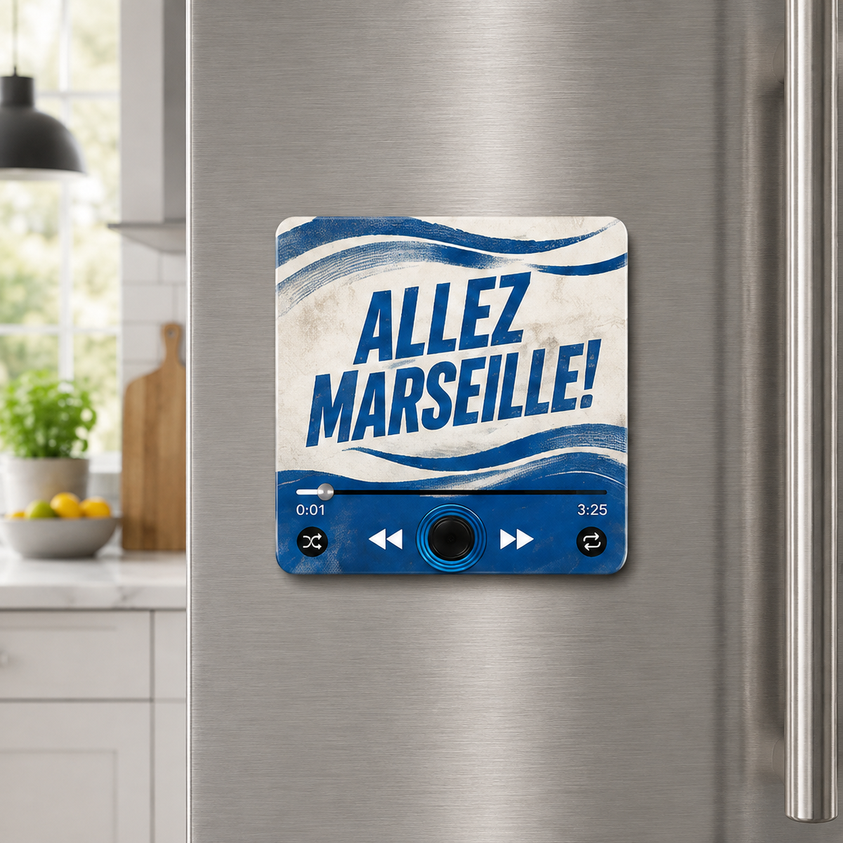 Marseille magnete sonoro su un frigorifero
