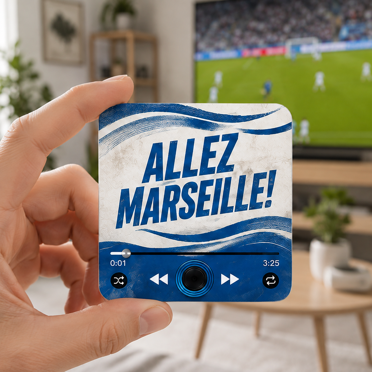 Marseille magnete sonoro tenuto in mano