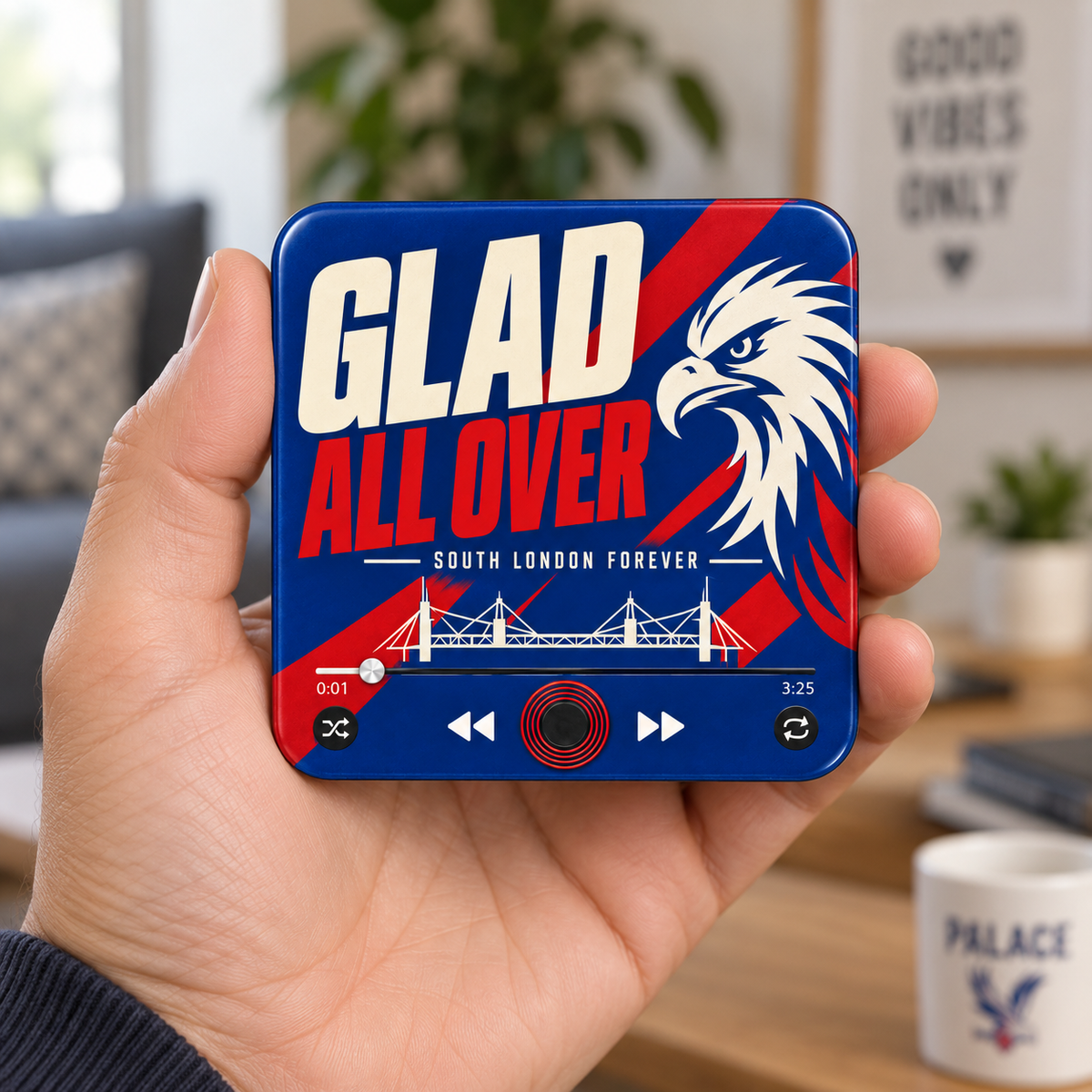 South London red and blue magnete sonoro da calcio in mano