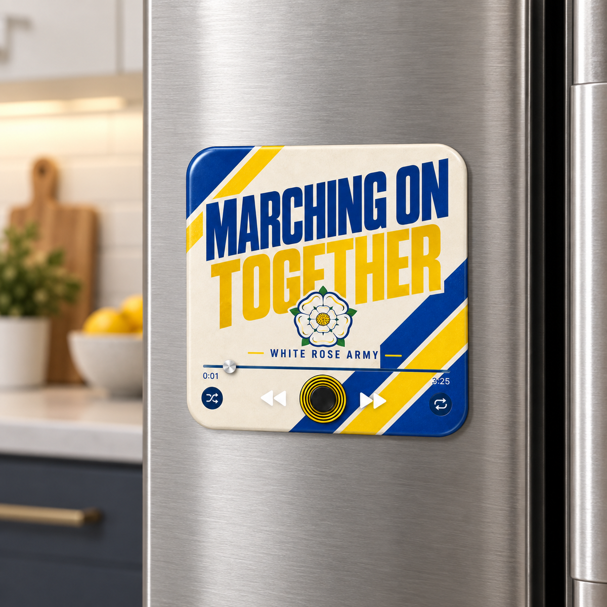 Yorkshire blue and yellow magnete sonoro da calcio su un frigorifero